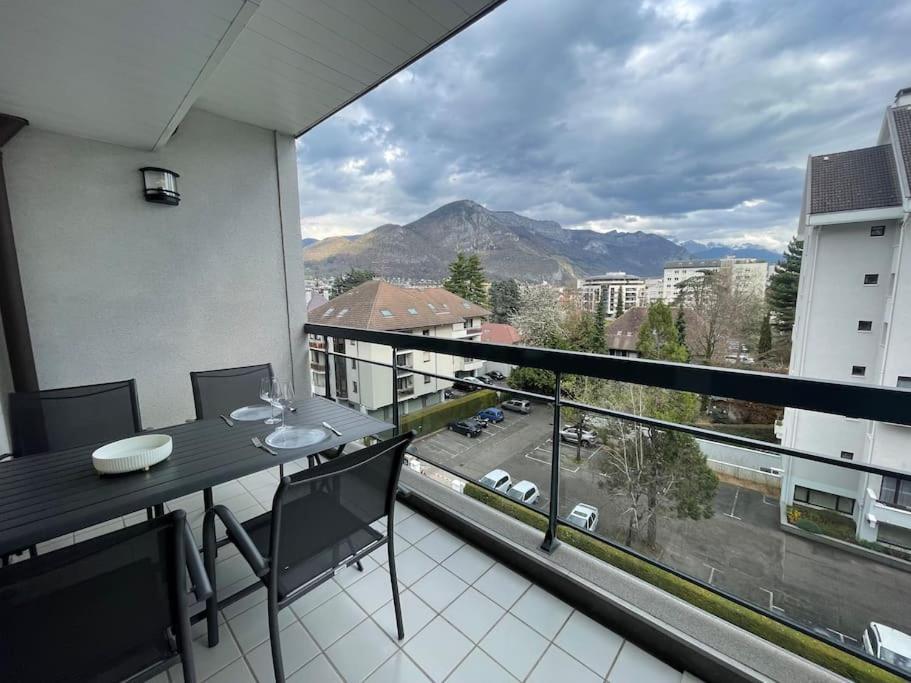 Le Mont-Veyrier, Parking Et Vue Apartamento Annecy Exterior foto