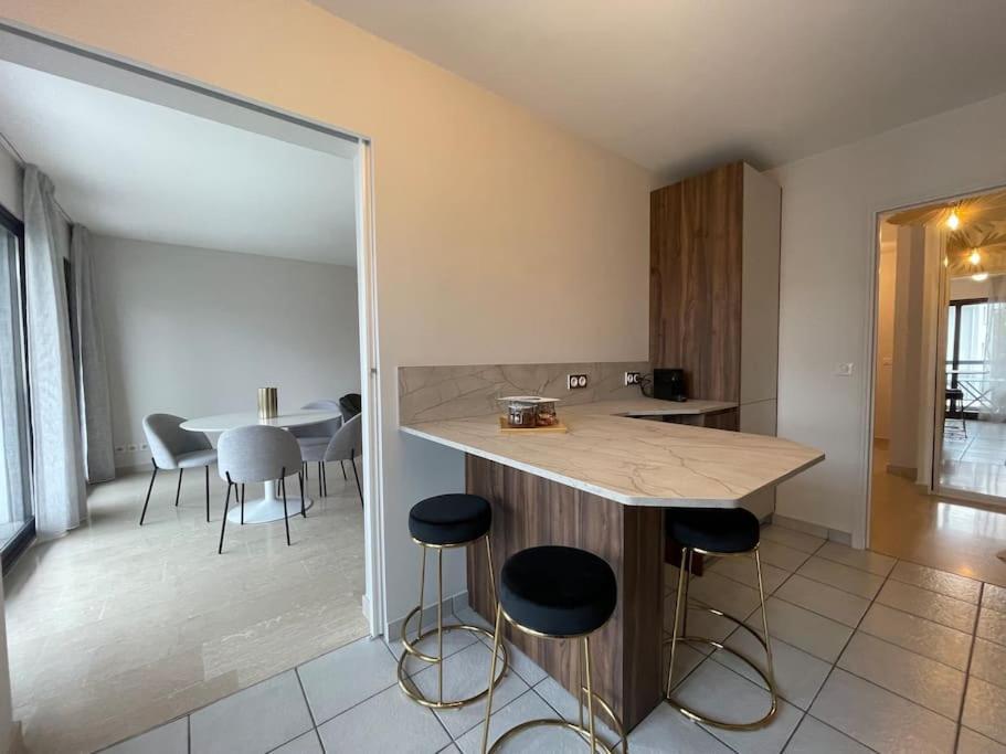 Le Mont-Veyrier, Parking Et Vue Apartamento Annecy Exterior foto