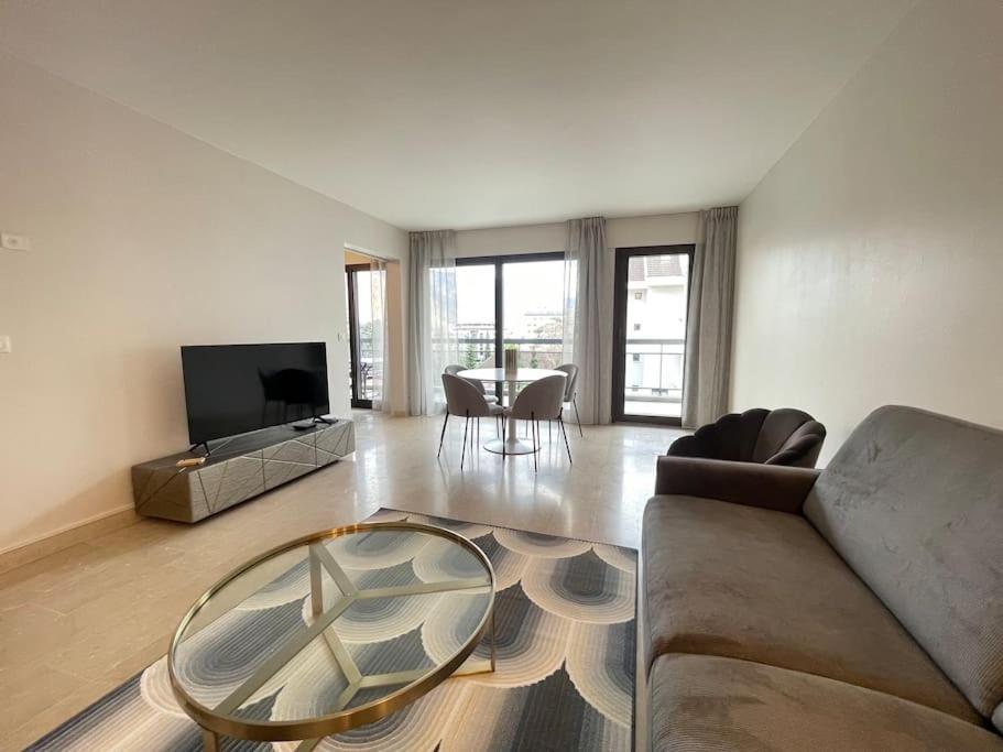 Le Mont-Veyrier, Parking Et Vue Apartamento Annecy Exterior foto