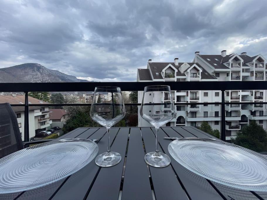 Le Mont-Veyrier, Parking Et Vue Apartamento Annecy Exterior foto