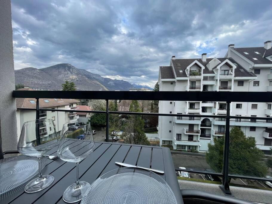 Le Mont-Veyrier, Parking Et Vue Apartamento Annecy Exterior foto