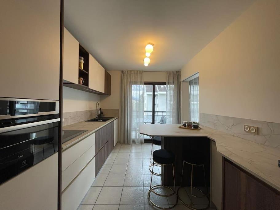 Le Mont-Veyrier, Parking Et Vue Apartamento Annecy Exterior foto
