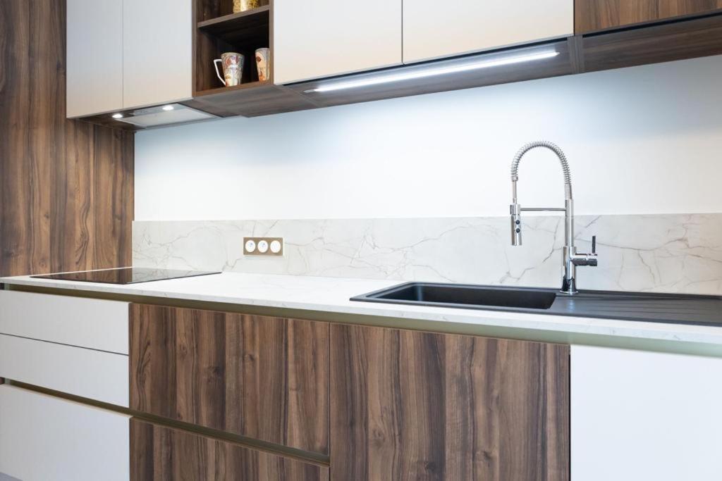 Le Mont-Veyrier, Parking Et Vue Apartamento Annecy Exterior foto
